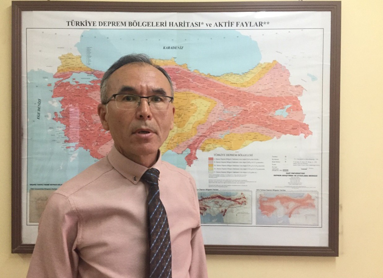 Doç. Dr. Bülent Özmen: İlerleyen günlerde yine büyük bir deprem olabilir