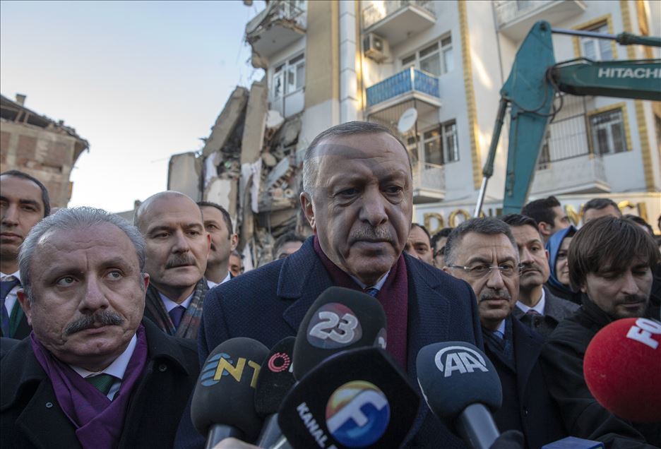 Cumhurbaşkanı Erdoğan deprem bölgesinde konuşuyor