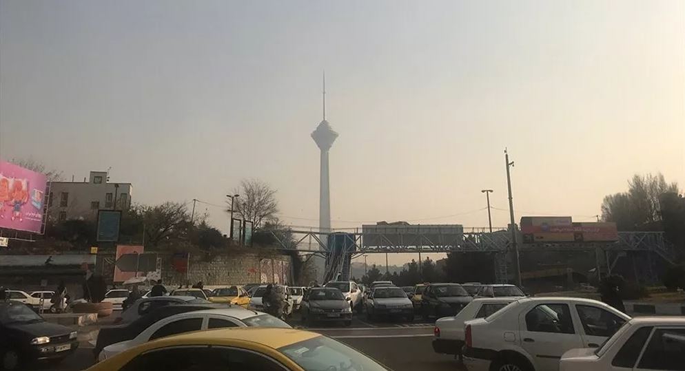 İran'da 25 eyalete özel araçla giriş-çıkış yasaklandı