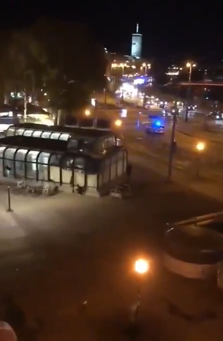 Avusturya’nın başkenti Viyana’da sinagog yakınlarında silahlı saldırı gerçekleşti