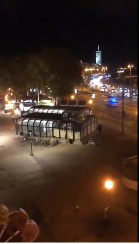 Avusturya medyası bazı restoranlardaki vatandaşların rehin alındığını duyurdu