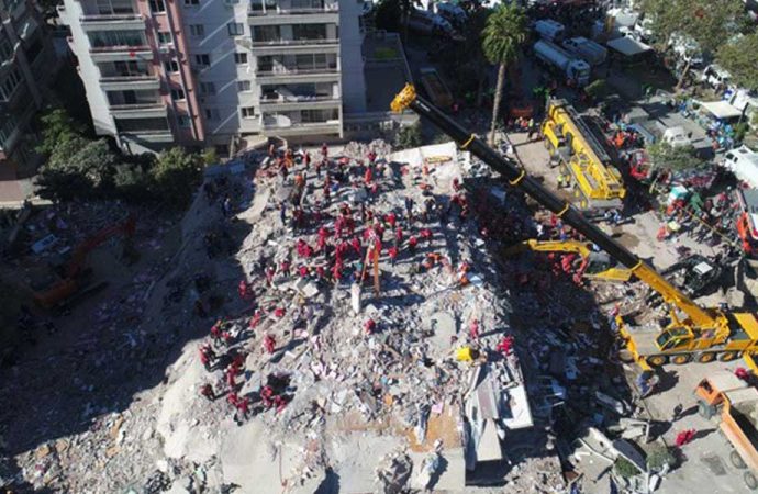 İzmir'de 4.1 büyüklüğünde artçı sarsıntı!
