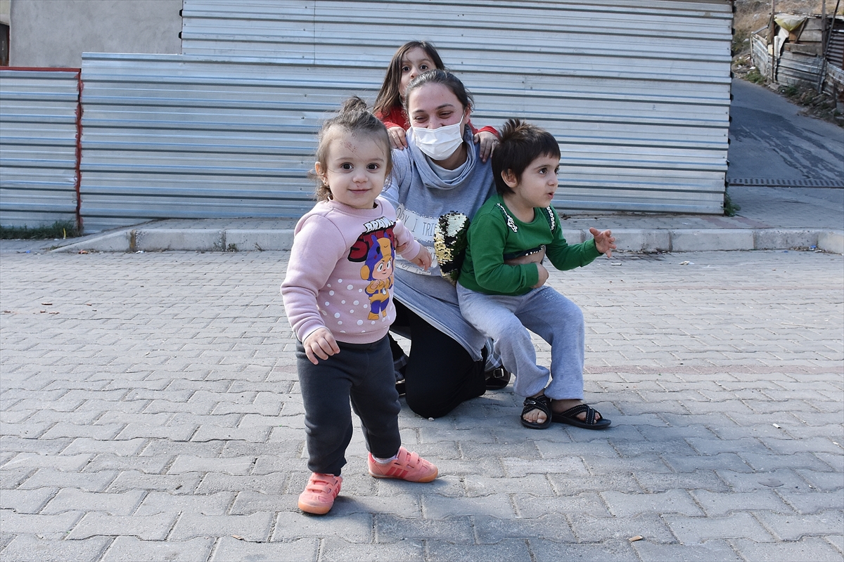 İzmir depreminde 4 çocukla enkaz altında kaldı, yaşadıkları film senaryosuna benzetildi