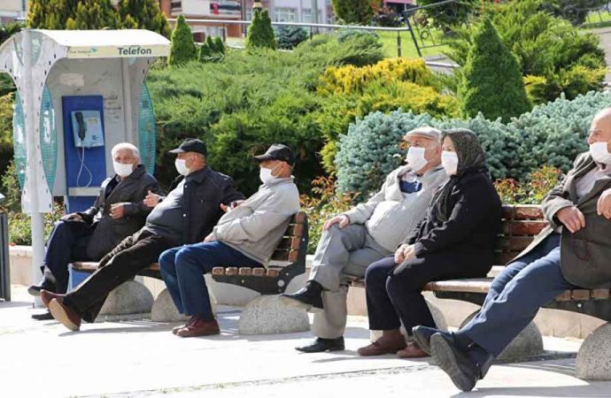 Koronavirüs ‘kısıtlamaları’ geri dönüyor: Bir ilde daha 65 yaş ve üzerine yasak!