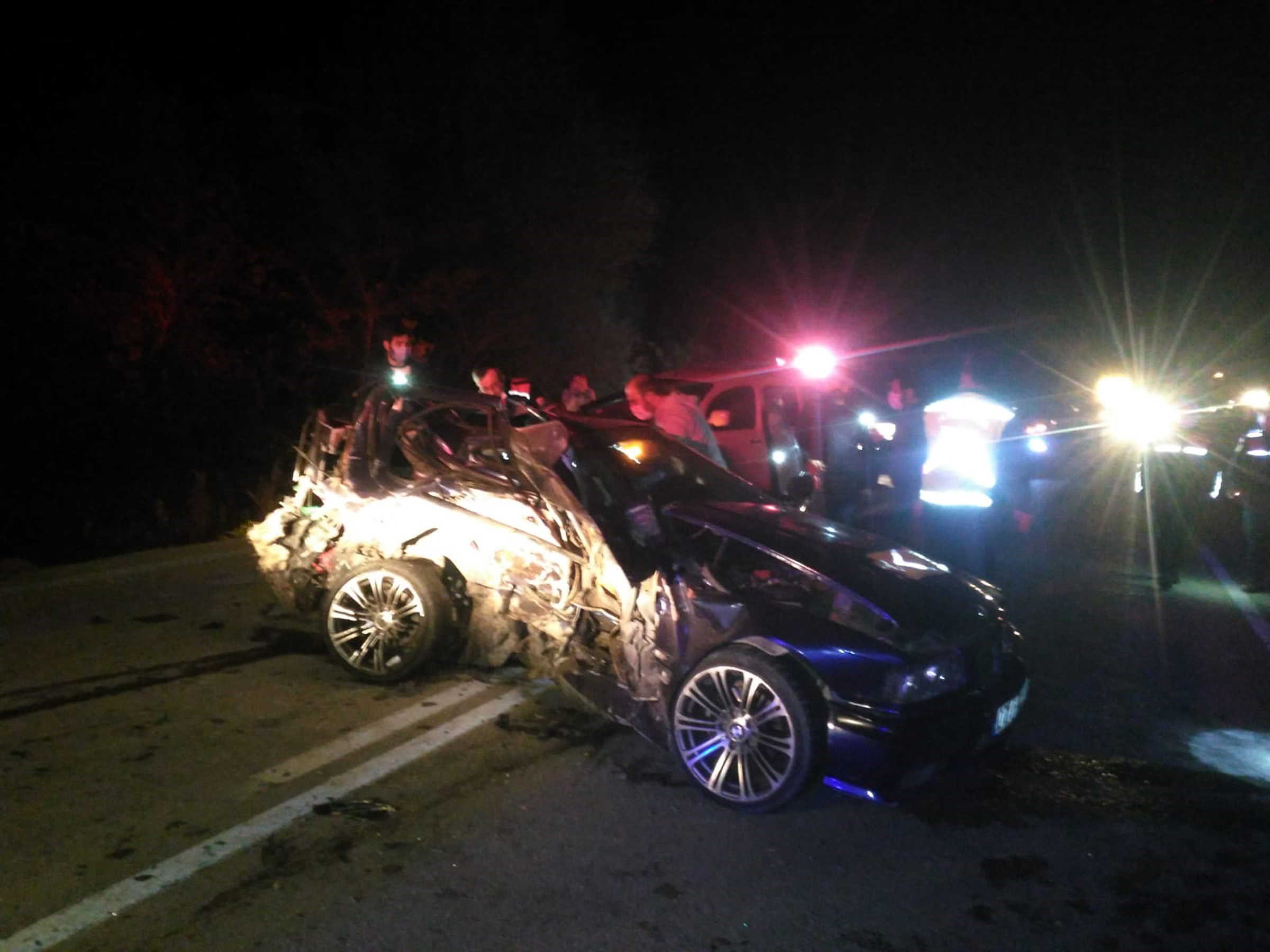 Burdur'daki trafik kazasında 2’si kardeş 3 kişi hayatını kaybetti