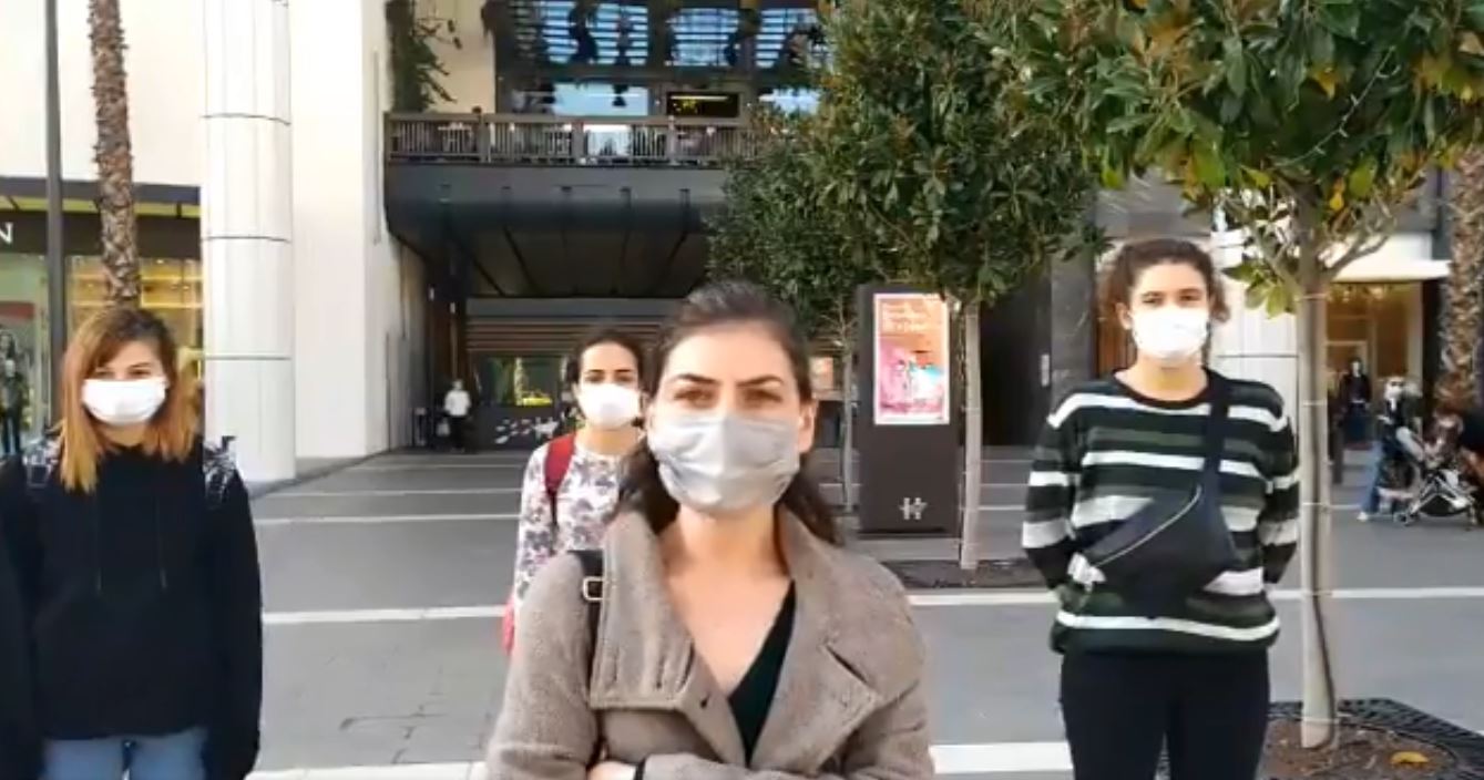 Depreme Zara mağazasının kabininde yakalanan kadının kıyafeti zorla çıkartıldı