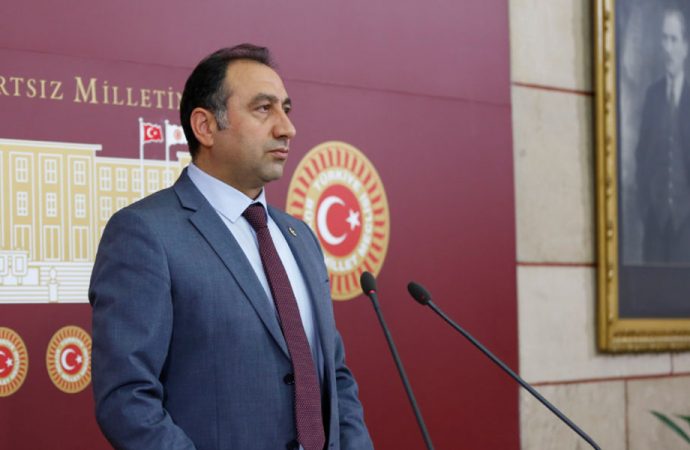 Oruç tutmayan öğrenciyi dersten atan öğretmen meclis gündeminde: Görevden alın!