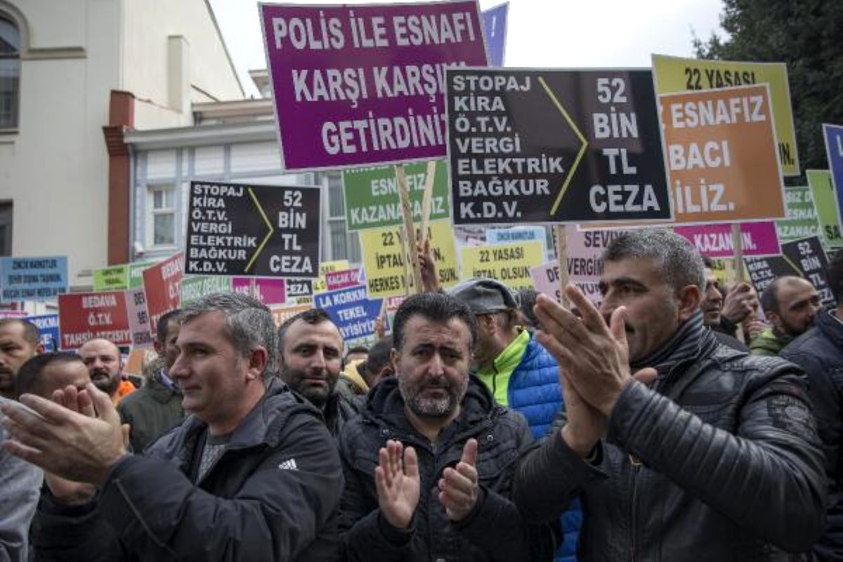Tekel Bayiler Platformu'nda alkol satışı yapan yerlerin kapatılmasına tepki: ideolojik bir karar
