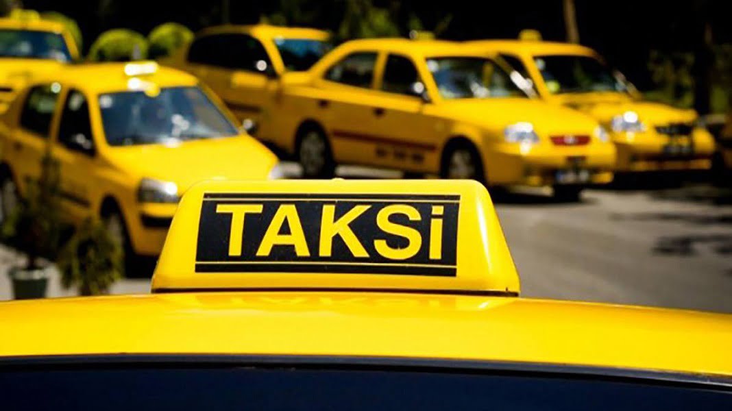 Taksici aracında unutulan 300 bin euroyu sahibine teslim etti