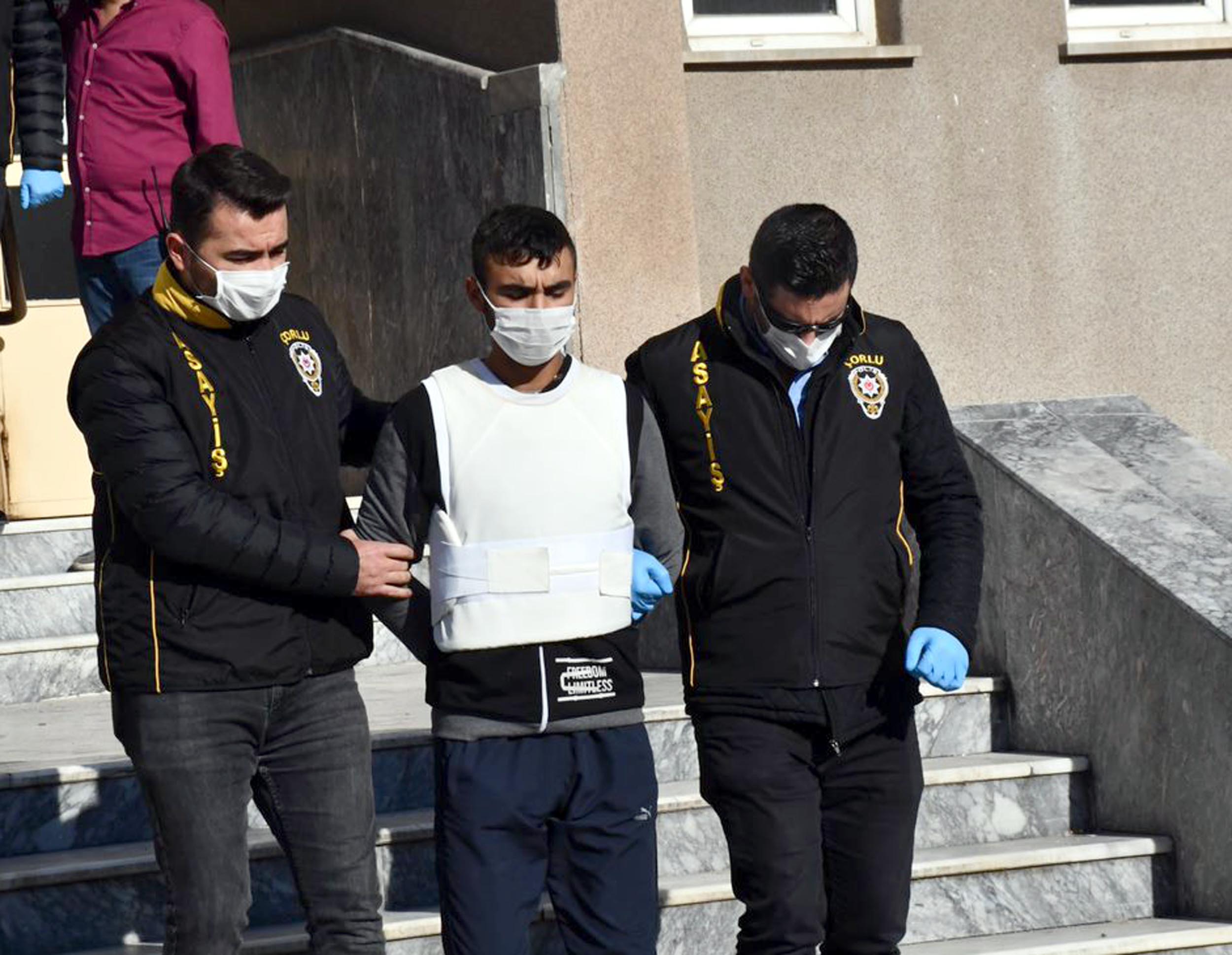 Çorlu'da 2 kişiyi öldürüp, İstanbul'da yakalanan baba-oğul tutuklandı