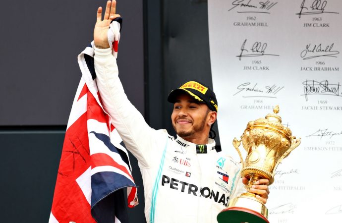 Formula 1 şampiyonu Lewis Hamilton koronavirüse yakalandı