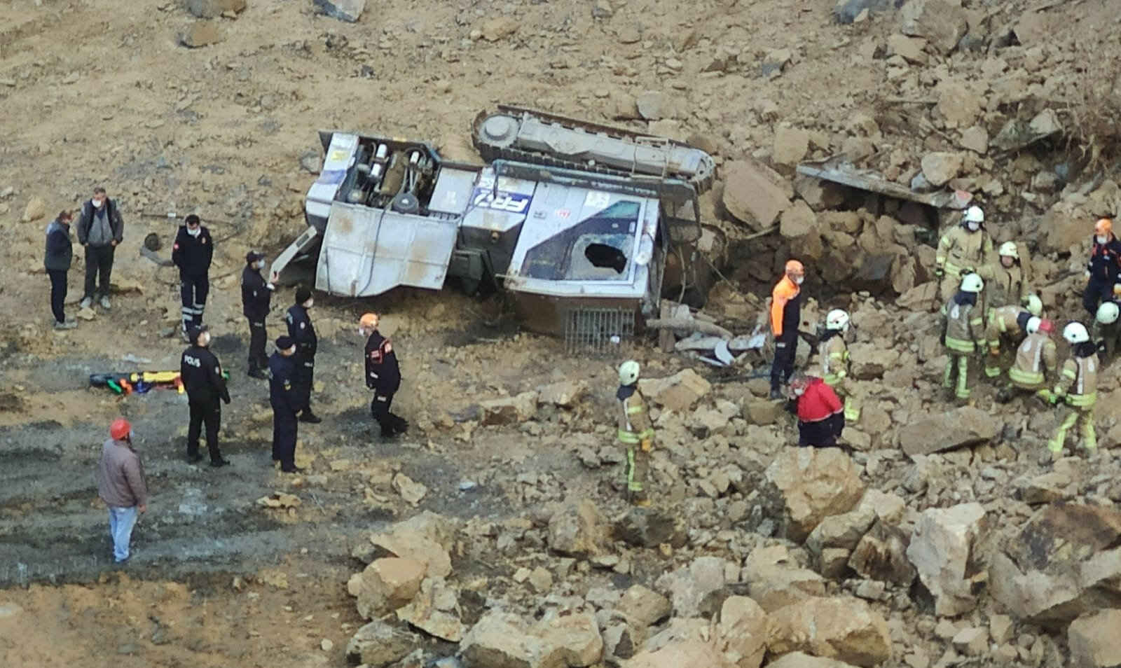 Arnavutköy'de taş ocağında göçük: İki işçi yaşamını yitirdi