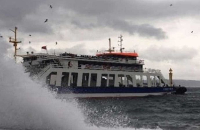 Feribot seferlerine ‘fırtına’ engeli