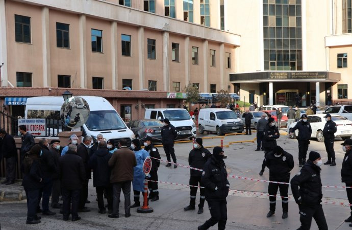 Gaziantep’te hastanede yaşanan patlamada eski AKP’li Belediye Başkanı da hayatını kaybetti