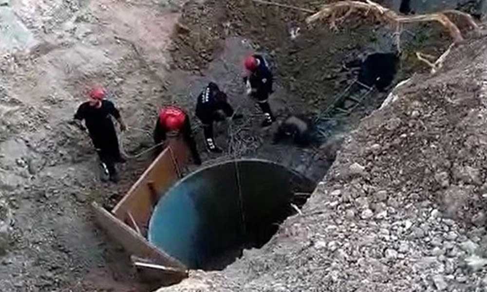 Adana’da kuyu çöktü: 2 işçi toprak altında kaldı