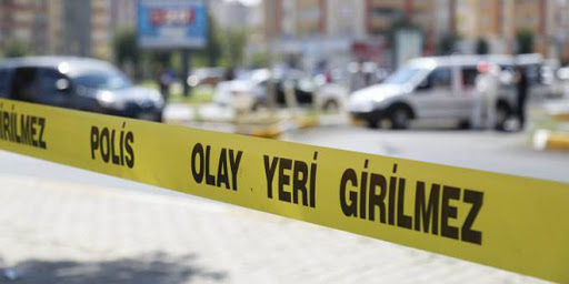 Ünlü senarist arkadaşının evinde ölü bulundu!