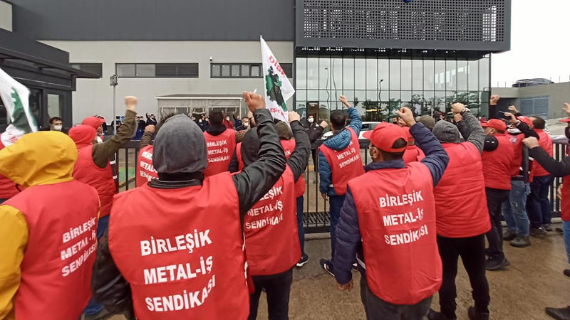 Patronların yeni oyunu sürüyor: 7 sendikalı işçi ücretsiz izne çıkarıldı