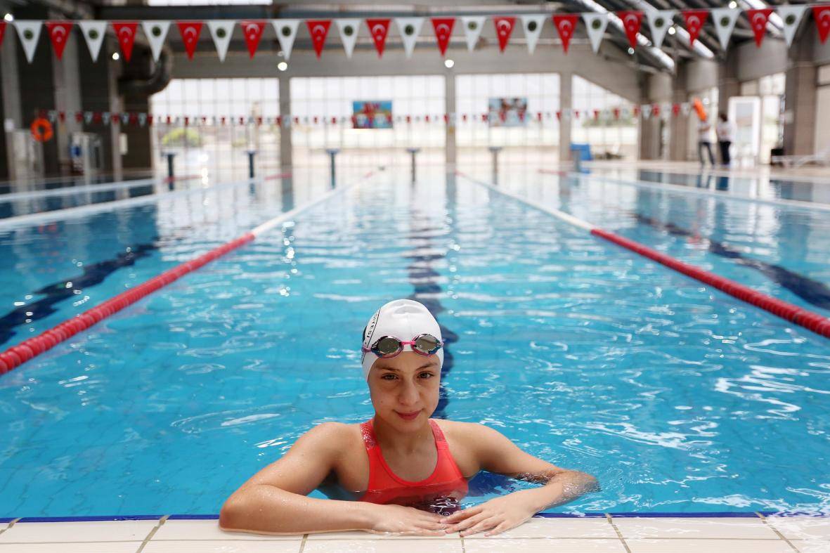 Milli yüzücü Merve Tuncel'den dünya rekoru