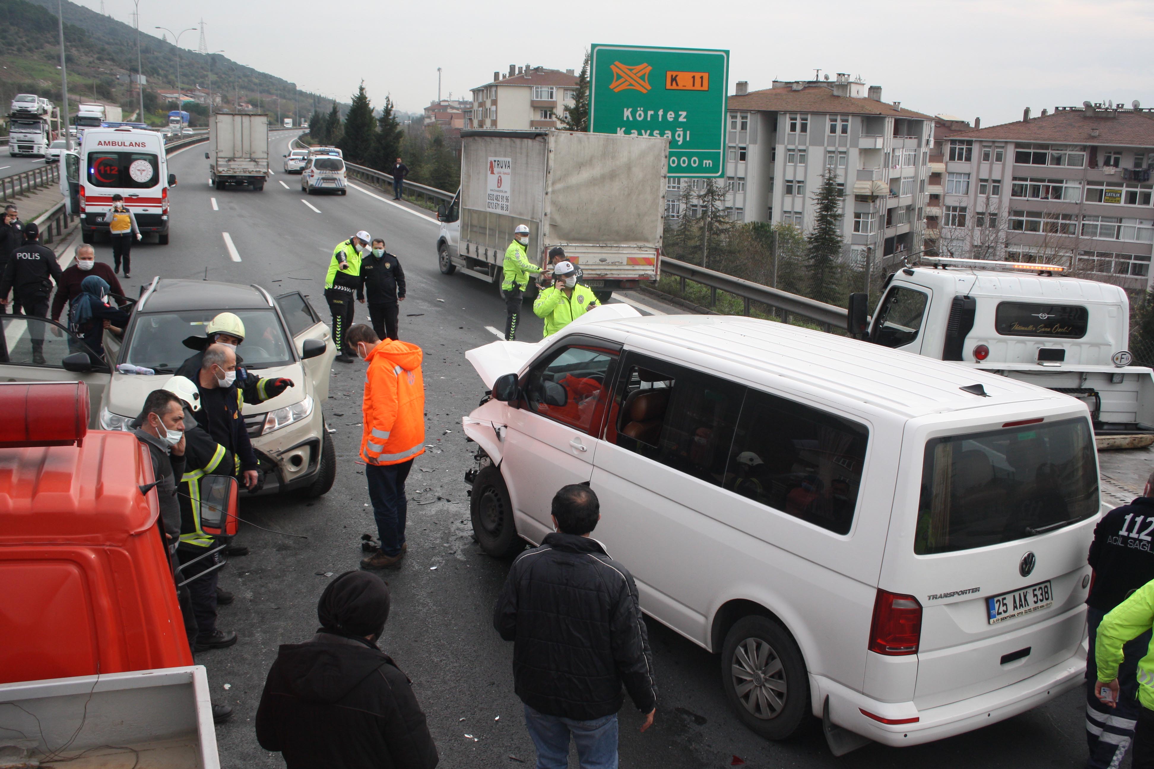Erzincan Sağlık Müdürlüğü aracı Kocaeli'de kaza yaptı: 8 yaralı