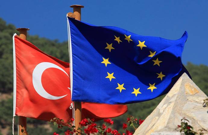 AB Komisyonu’ndan Türkiye’ye Selahattin Demirtaş ve Osman Kavala uyarısı
