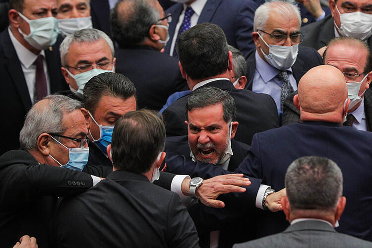TBMM'de tekmeli yumruklu kavga: Pandemi kurallarını hiçe saydılar