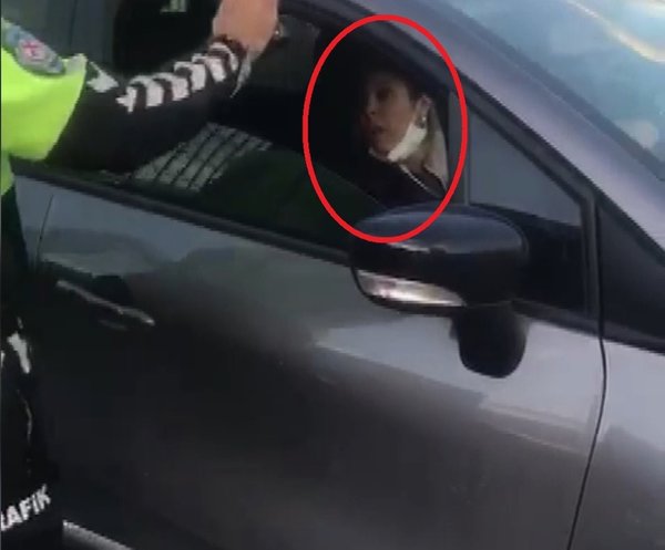 Kadın öğretmenden polislere şoke eden hareket!