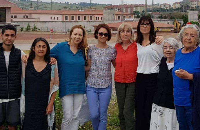 Cumhuriyet tutukluları aileleriyle buluştu: ‘Utanç davası’