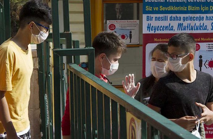 Okullar için şartlı öneri: “Sömestr tatilinden sonra açılması gerekiyor”