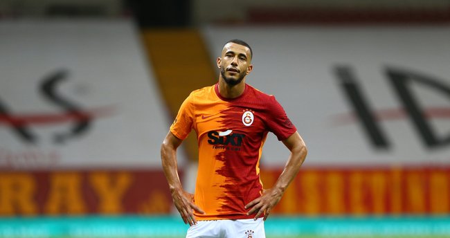Galatasaraylı Belhanda, 'Bu bedevi ile sözleşme mi uzatılacak?' sözlerine tepki gösterdi!