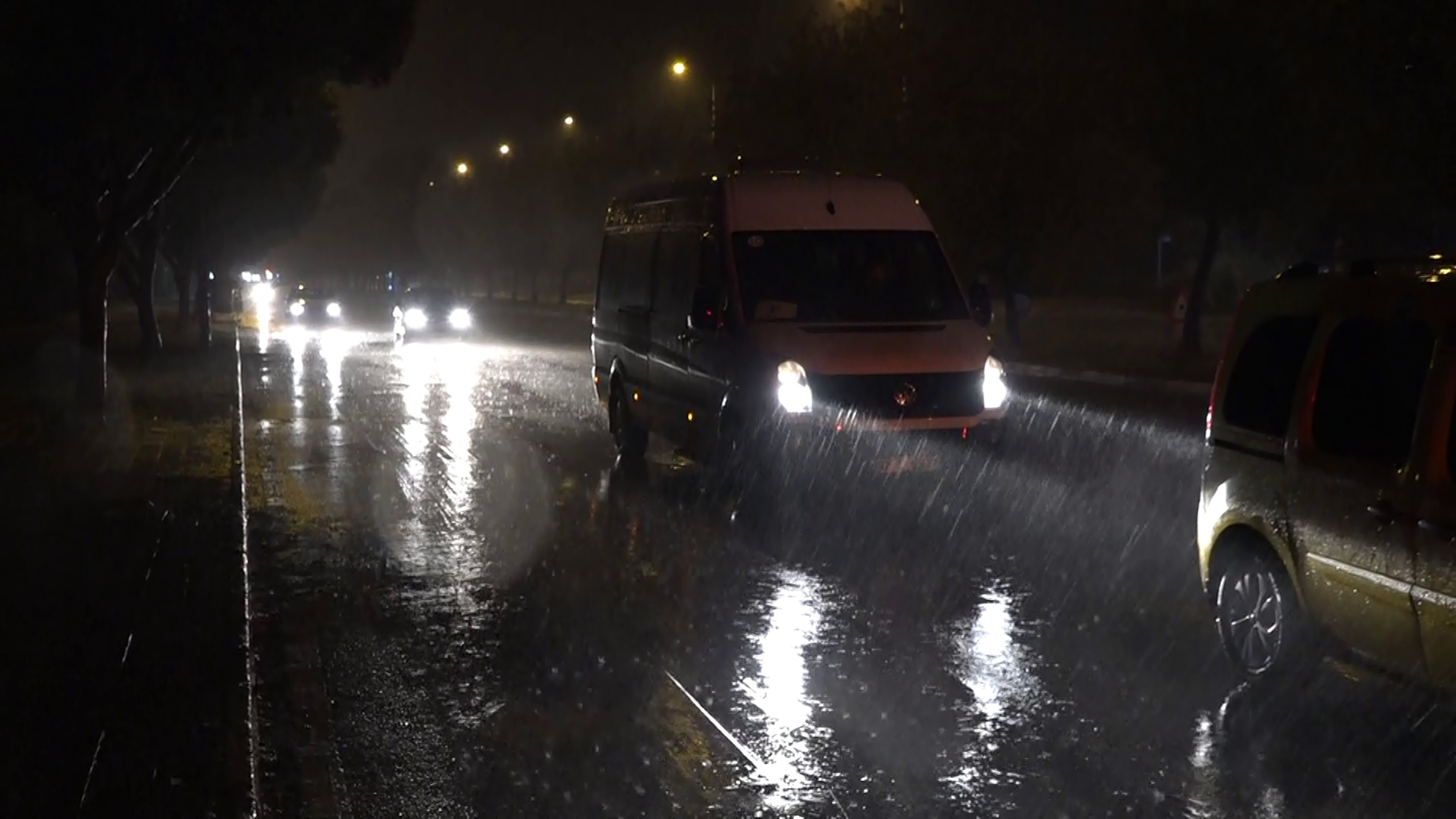 Antalya'da kuvvetli yağış etkili oldu