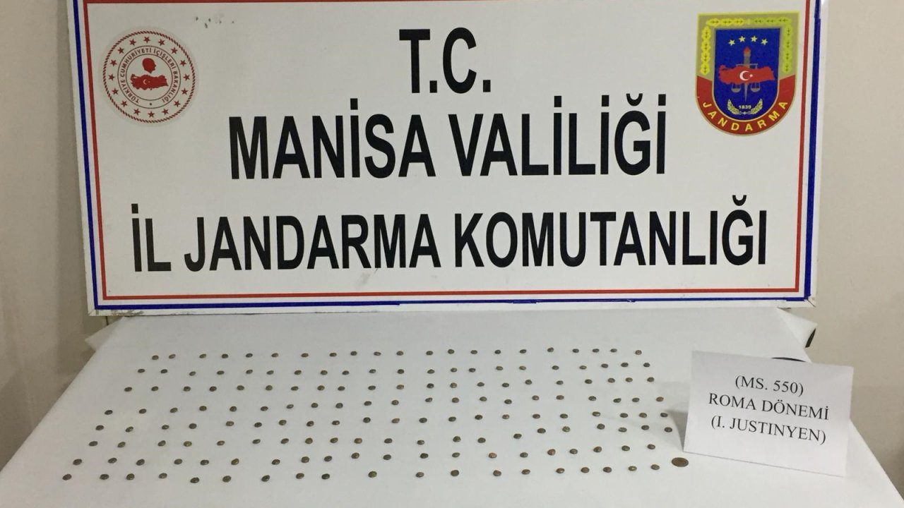 Manisa’da Doğu Roma dönemine ait 165 sikke ele geçirildi