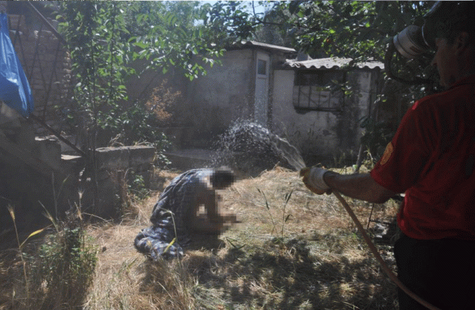 Kendisini ateşe verdi, itfaiye eri kurtardı
