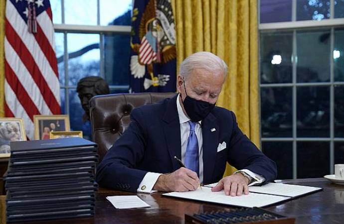 Flaş! Biden’dan kritik koronavirüs kararları
