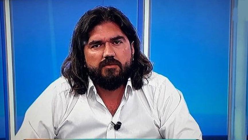 Rasim Ozan Kütahyalı, Orhan Pamuk ile olan fotoğrafı paylaştığı için pişman olduğunu açıkladı