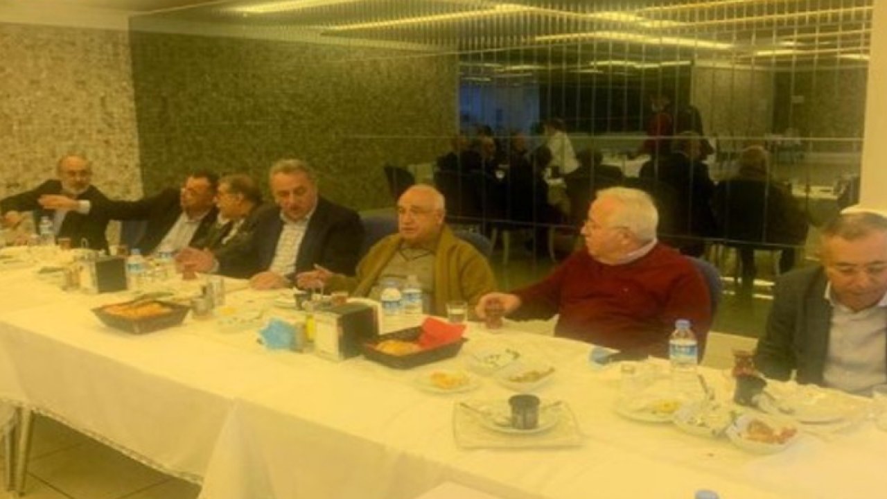 Virüs AKP’lilere bulaşmıyor mu? Koronavirüs salgınını hiçe saydılar
