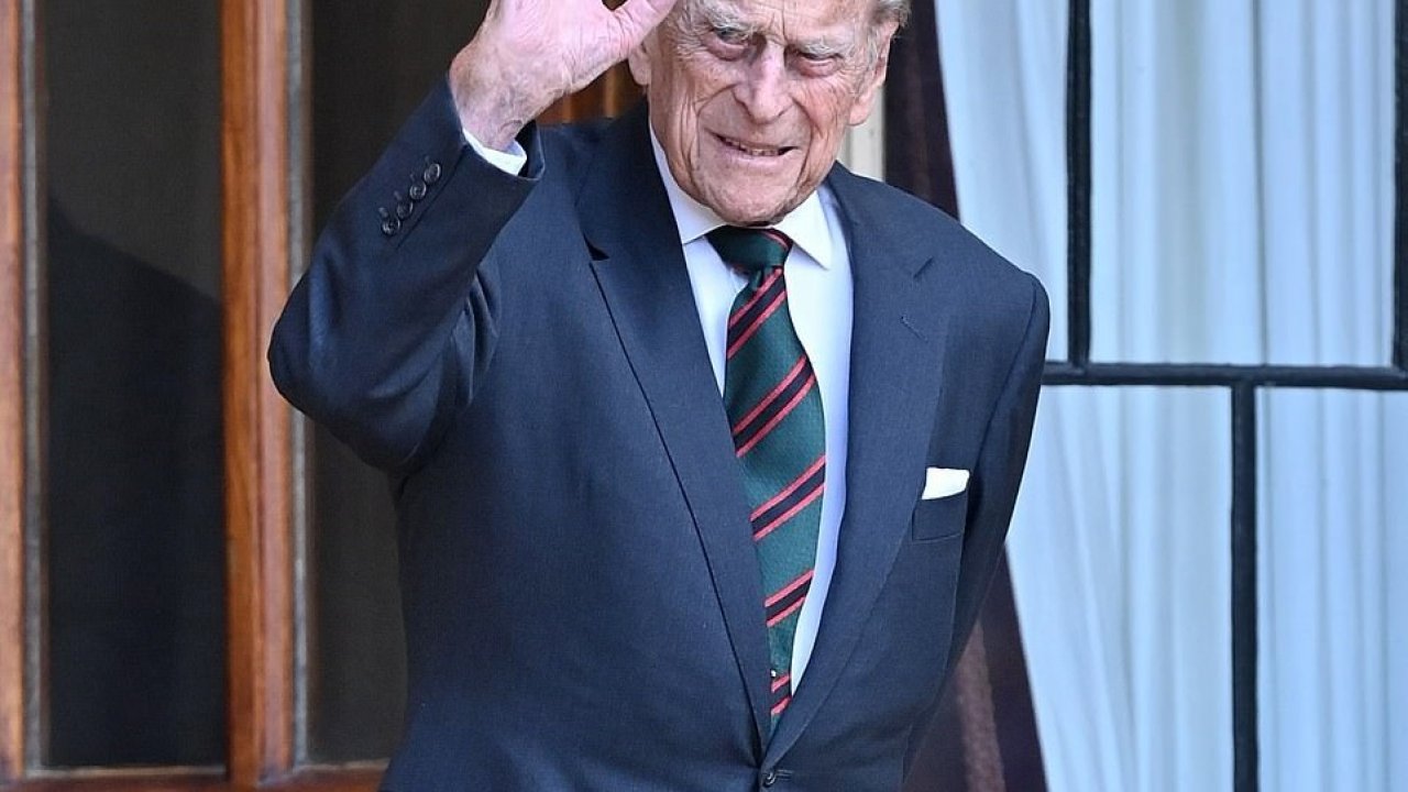 İngiltere Kraliçesi Elizabeth’in eşi Philip hastaneye kaldırıldı