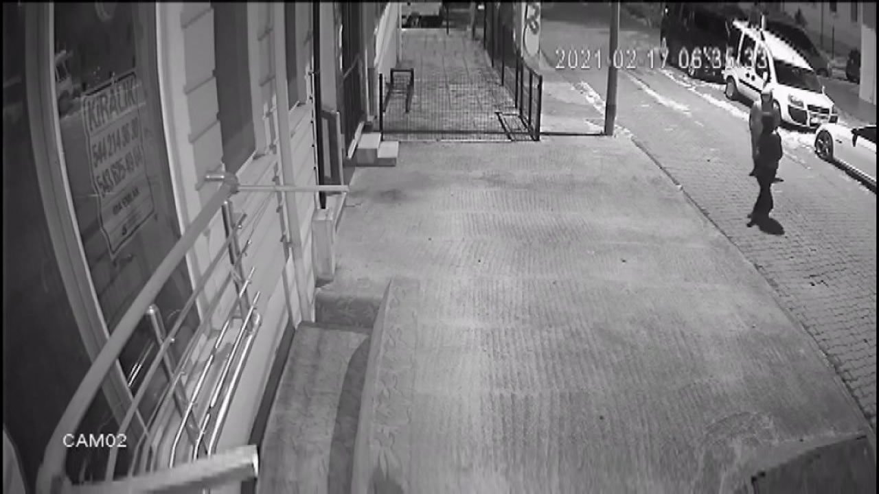 Çanakkale polisi pizzacı kılığına girerek kumarhane baskını yaptı