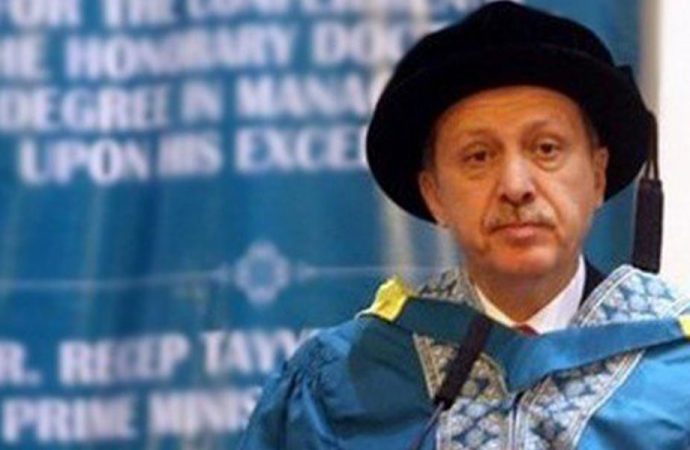Erdoğan’ın diploma dosyası savcının önünde...'Erdoğan suç işlemektedir'