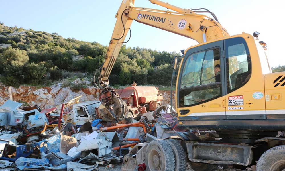 Bodrum Belediyesi hurdaları ayrıştırıyor
