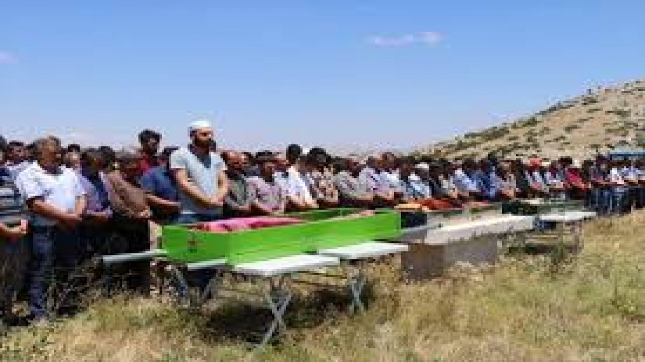 Burdur'da oğlunun evine giderken kazada hayatını kaybeden kadının cenazesi toprağa verildi