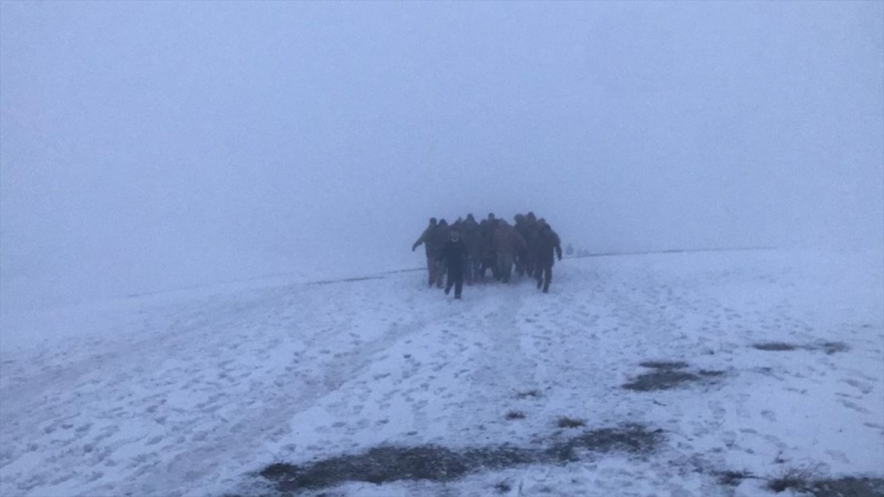 Bitlis'te düşen askeri helikopterdeki 9 personel şehit oldu
