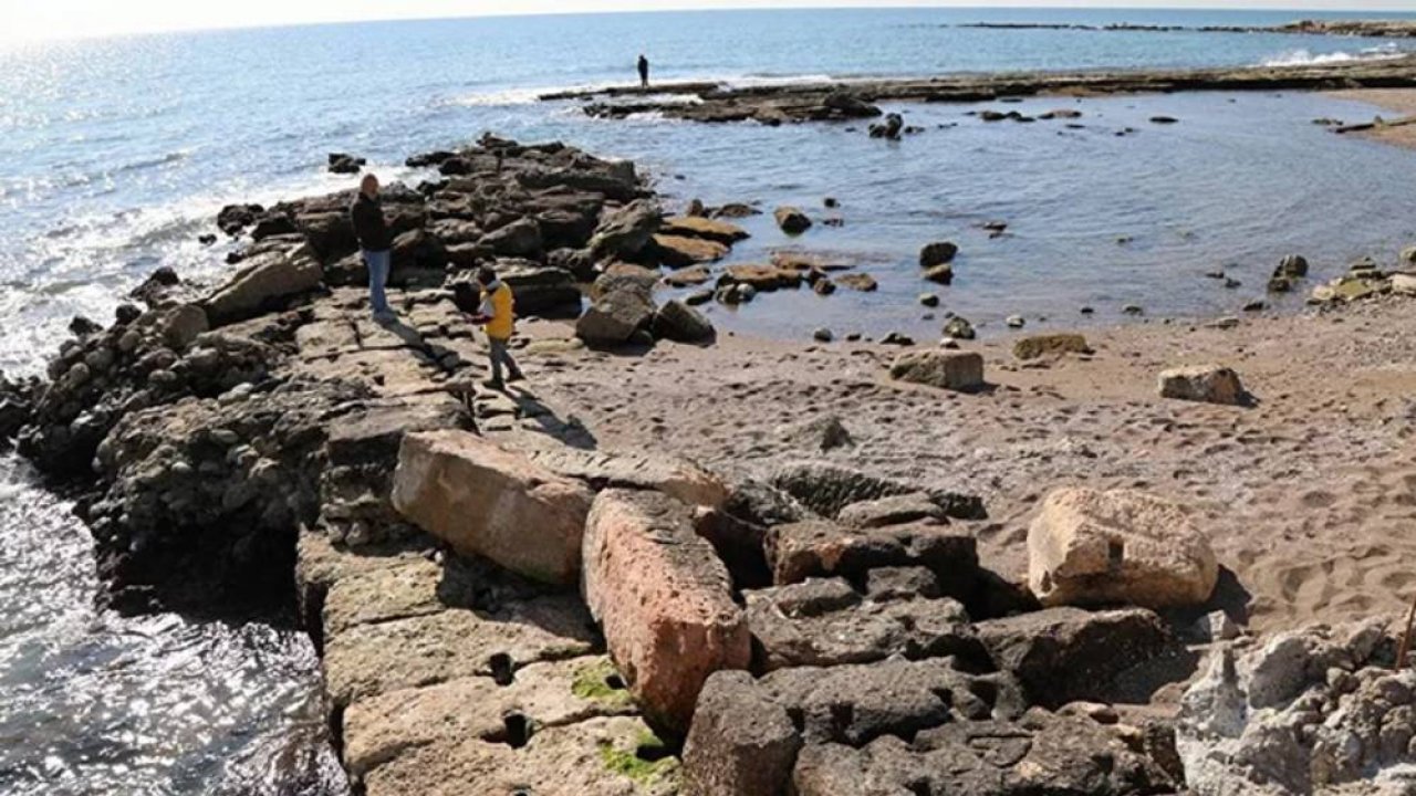 Deniz çekilince Antik liman çıktı