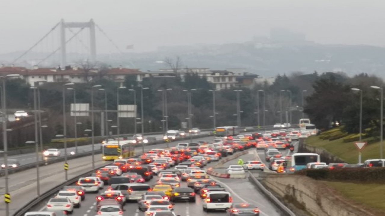 İstanbul'da kısıtlama kalktı! Trafik yoğunluğu yüzde 74'e çıktı!