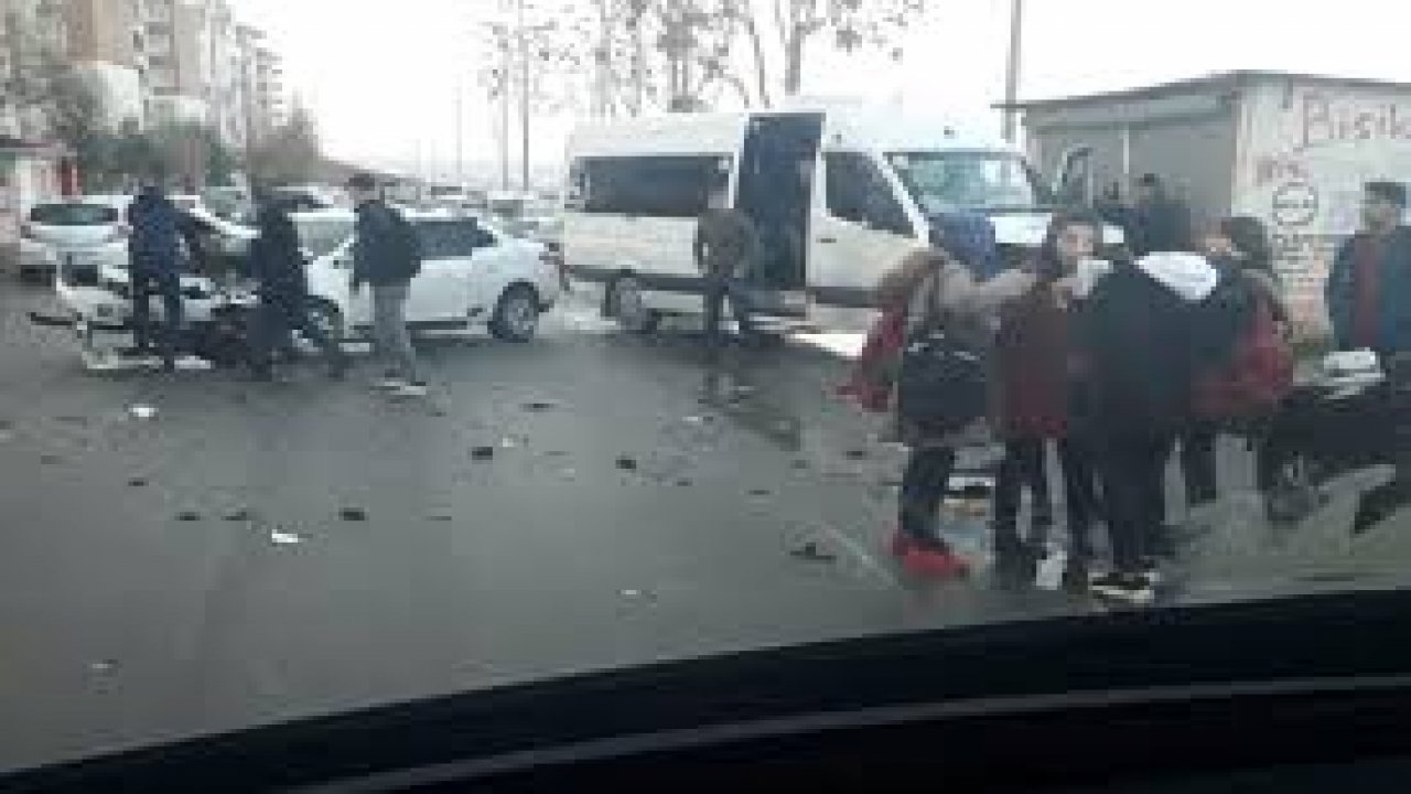 Milli Eğitim Bakanı Ziya Selçuk, Batman'da öğrenci servisinin devrilmesi sonucu hayatını kaybeden öğrencilere 