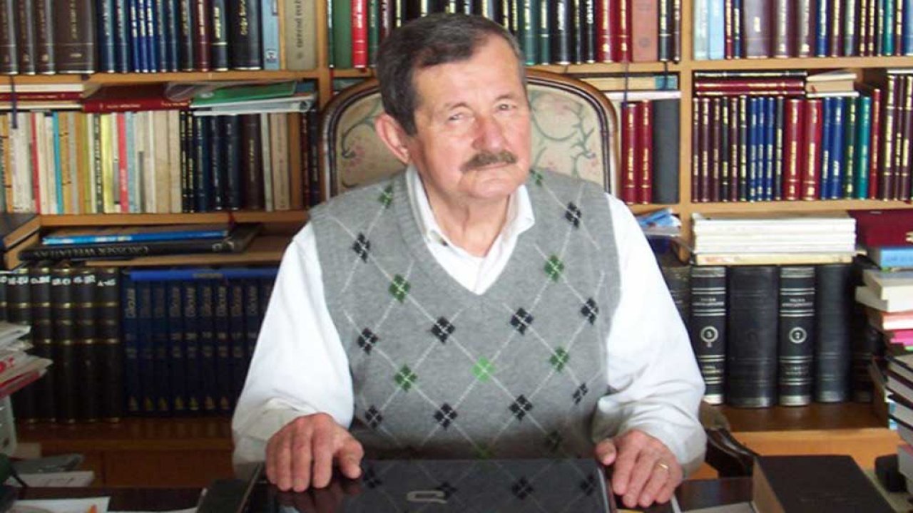 Yazar Erol Toy yaşamını yitirdi