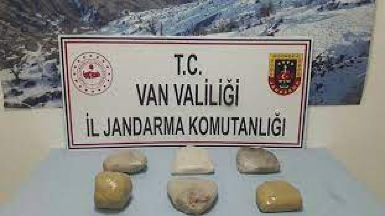 Van’ın Başkale ilçesinde jandarma ekiplerince yapılan operasyonda 7 kilo 673 gram eroin ele geçirildi.