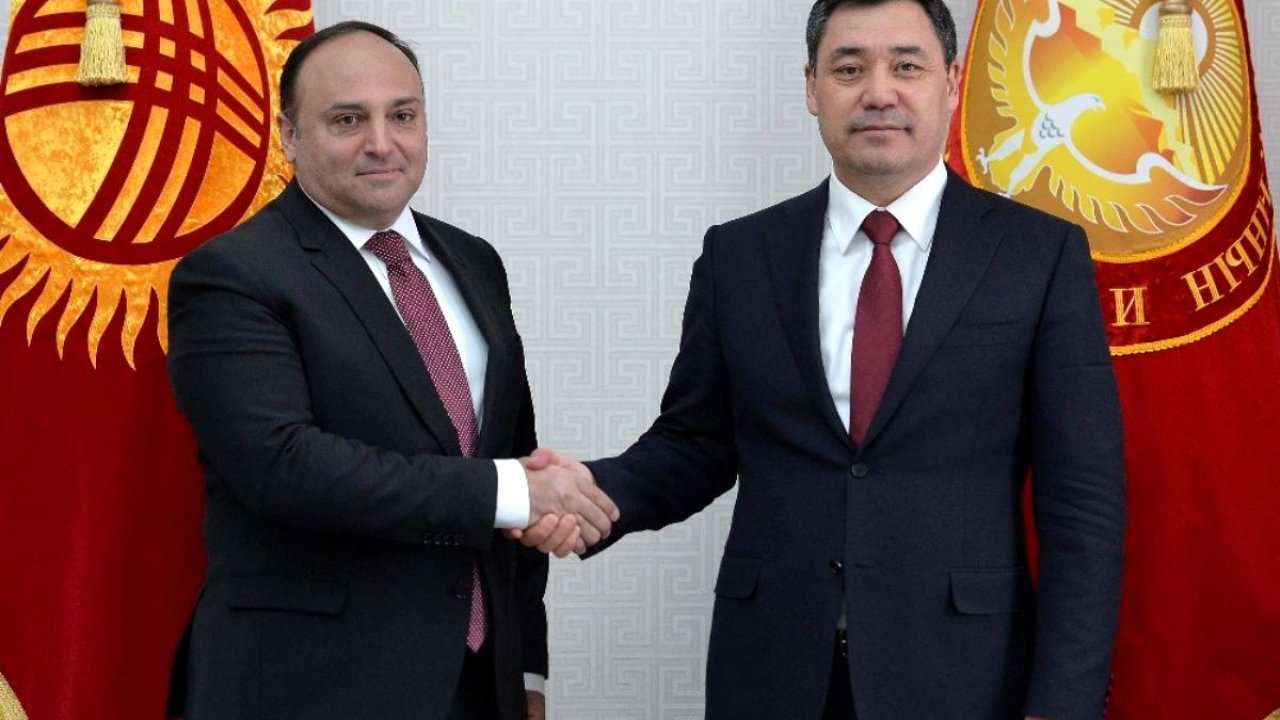 Kırgızistan Cumhurbaşkanı Caparov, Türkiye Bişkek Büyükelçisi Cengiz Kamil Fırat'ı kabul etti
