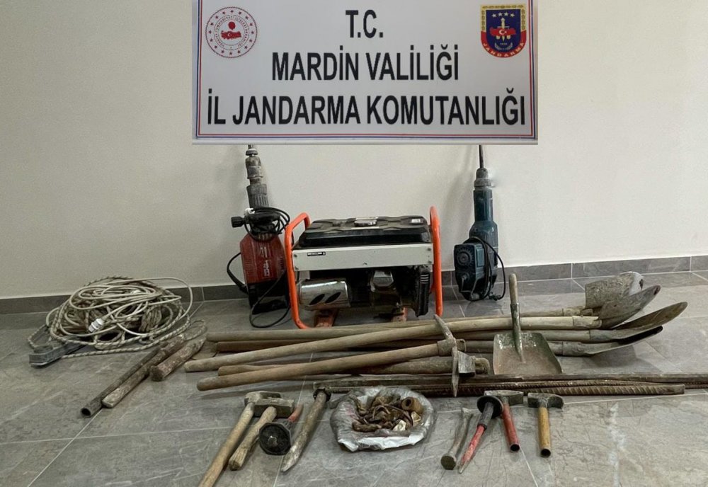 Mardin'de define kazısına suçüstü