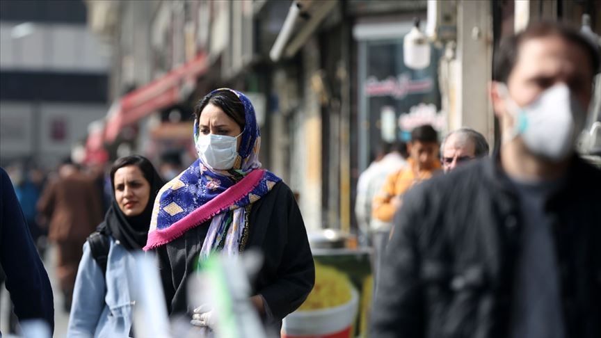 İran'da Kovid-19 salgınında son 24 saatte 8 bin 120 yeni vaka tespit edildiğini ve bunlardan 815'inin hastaney