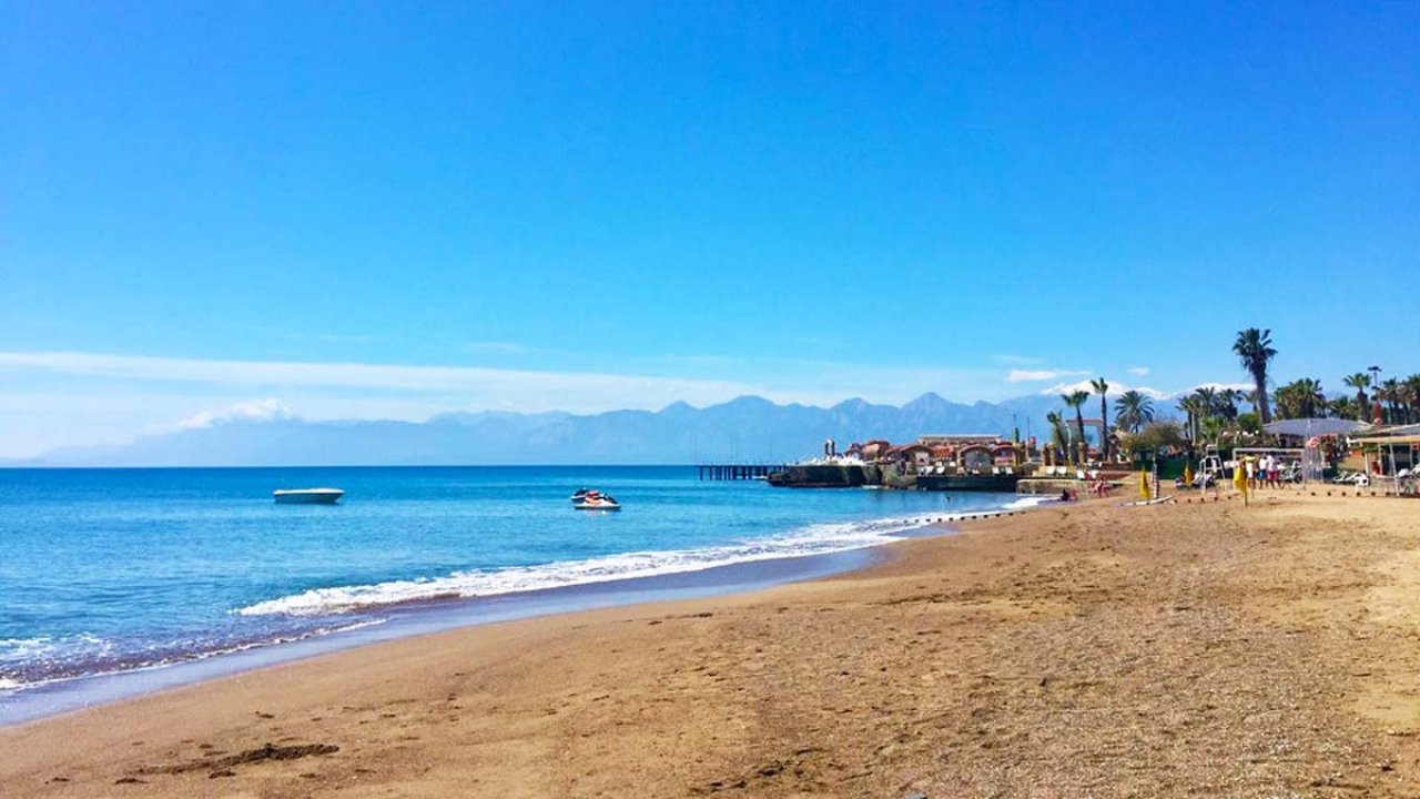 Turizmin yıldız şehirleri Muğla ve Antalya sessizliğe büründü